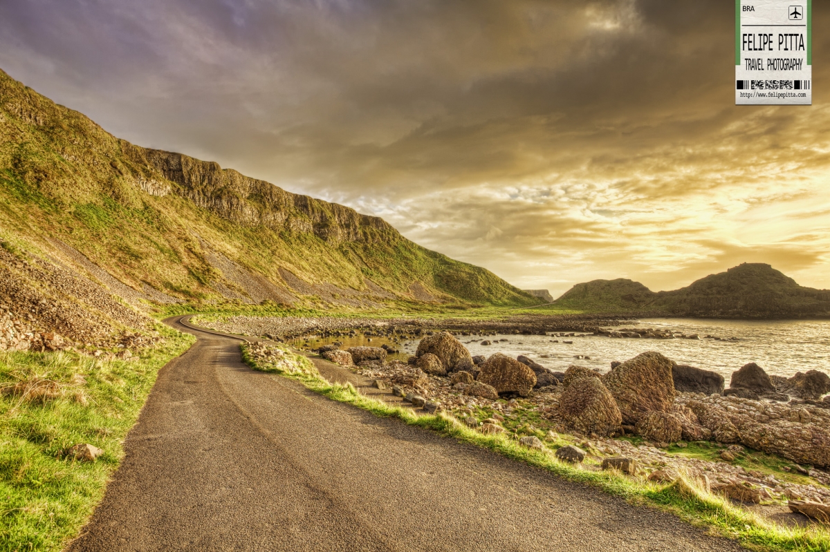 Breathtaking sunset at the Giants Causeway Road » Felipe Pitta Travel